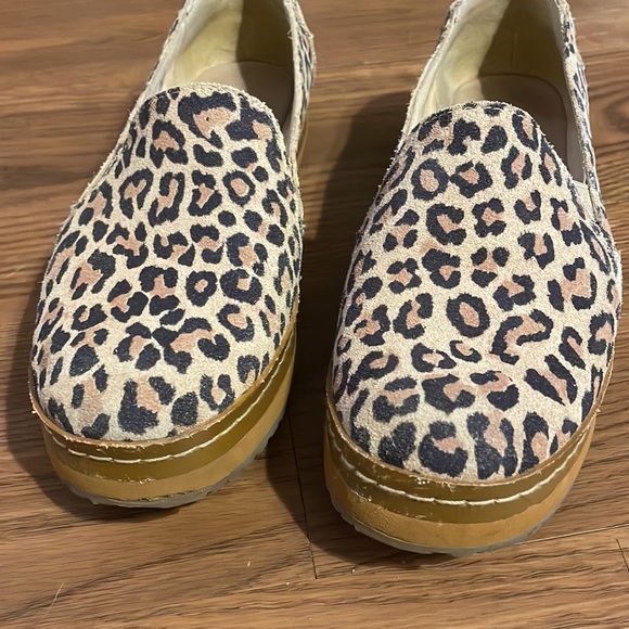 TOMS leopard print slide-on platform flats/sneakers - Picture 11 of 12